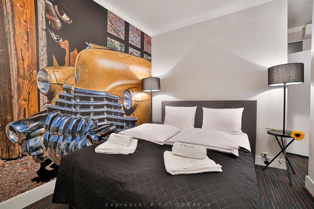 Saint Thomas Corner - By Upstairs 2*